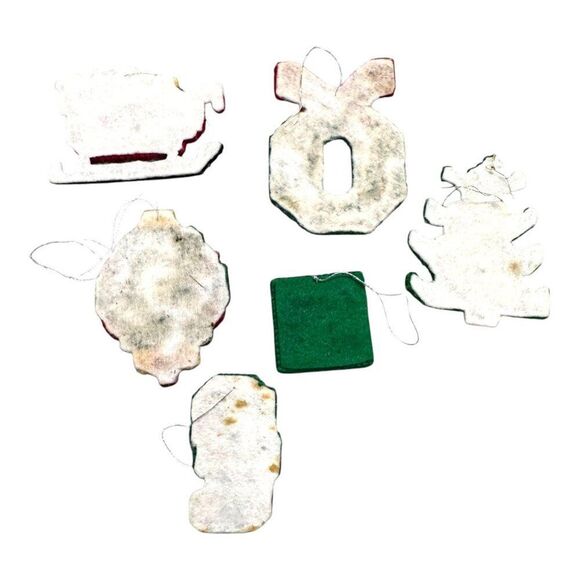 Vtg Holiday Set 6 Handmade Christmas Canvas Ornaments Yarn Sleigh Tree Wreath - Picture 2 of 8